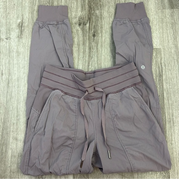 Lululemon Dance Studio Purple Joggers Size 4 Athletic Workout Casual - Picture 1 of 5